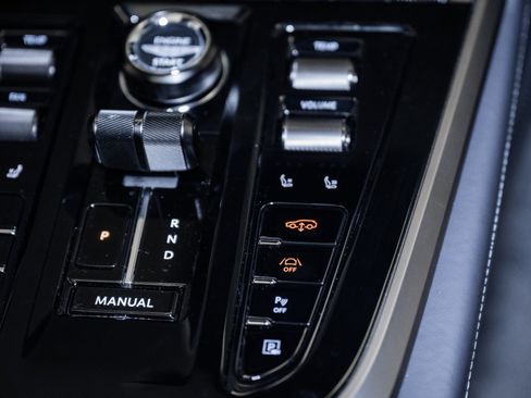 Used 2025 Aston Martin DBX 707 image 40