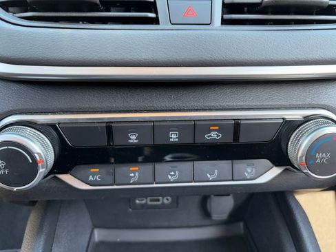 Used 2022 Nissan Altima 2.5 SV AWD/4WD image 18