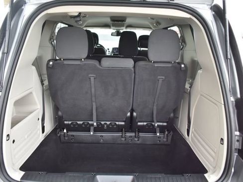 Used 2019 Dodge Grand Caravan SE image 30