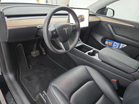 Used 2022 Tesla Model Y Long Range image 17