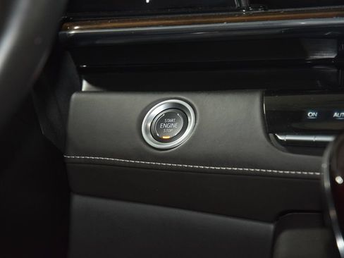 Used 2024 Cadillac Escalade ESV Premium Luxury Platinum AWD/4WD image 27