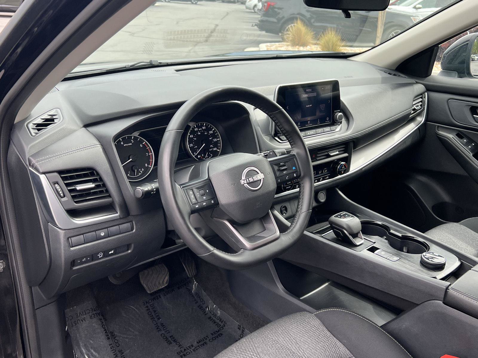 Used 2025 Nissan Rogue SV AWD/4WD image 2