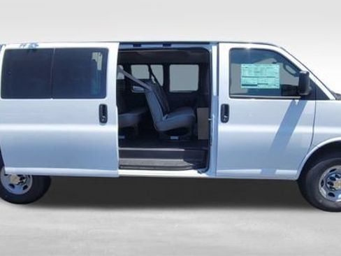 New 2026 Chevrolet Express 3500 LT w/ LT Preferred Equipment Group RWD image 8