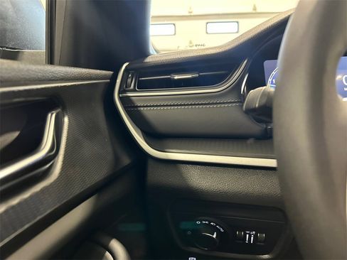 New 2025 Jeep Grand Cherokee 4WD image 18