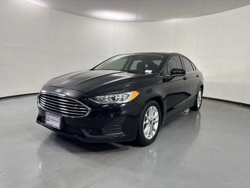 Used 2020 Ford Fusion SE FWD image 2
