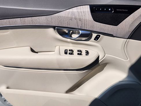 Certified 2025 Volvo XC90 T8 Ultra w/ Protection Package Premier image 25