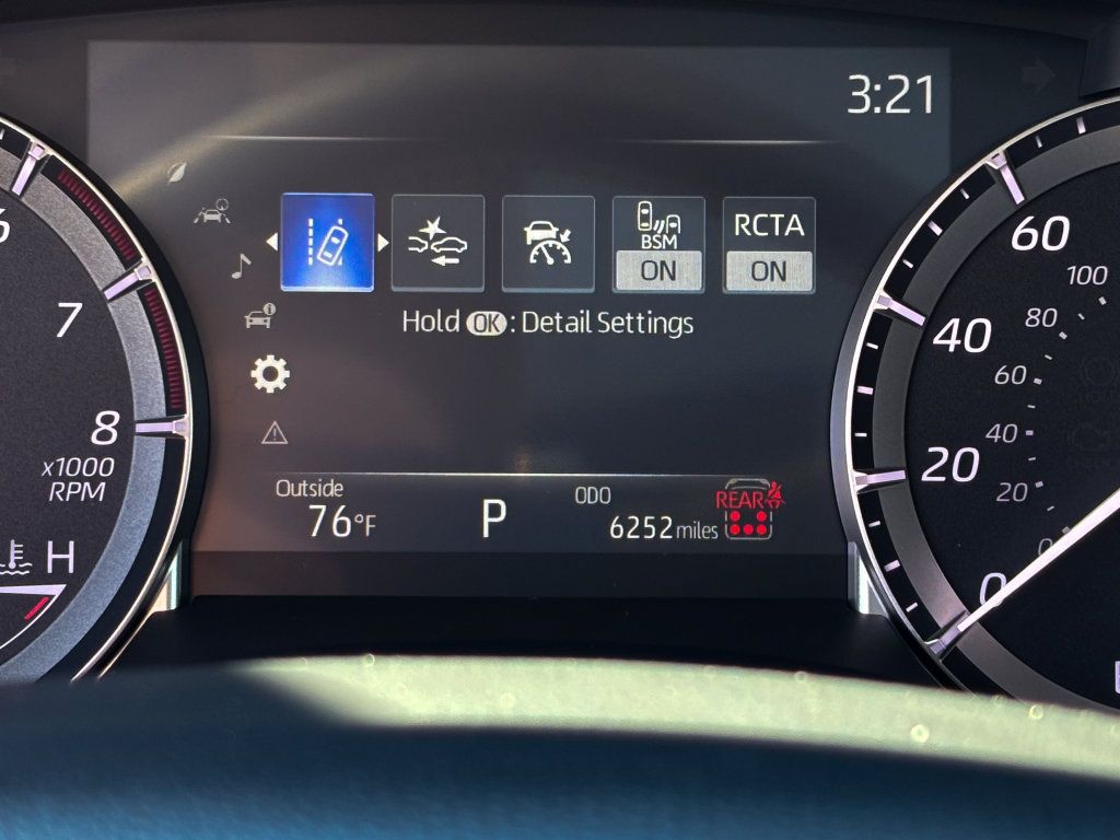 Used 2025 Toyota Highlander XLE AWD/4WD image 31
