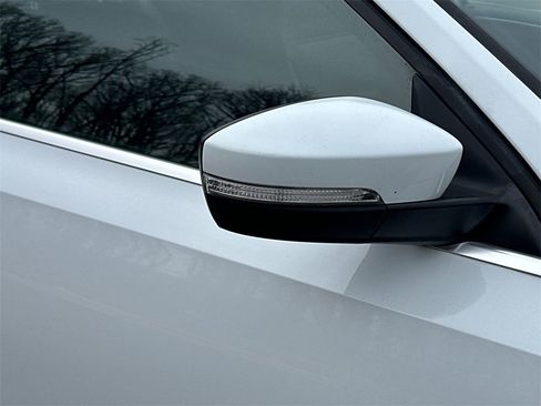 Used 2017 Volkswagen Jetta SEL image 9