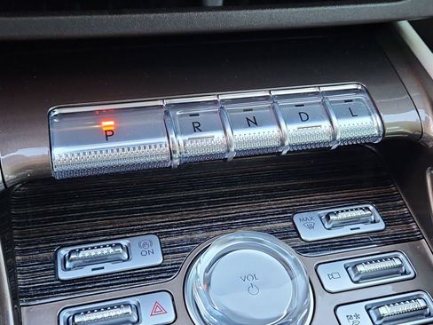 Used 2025 Lincoln Nautilus Black Label image 25