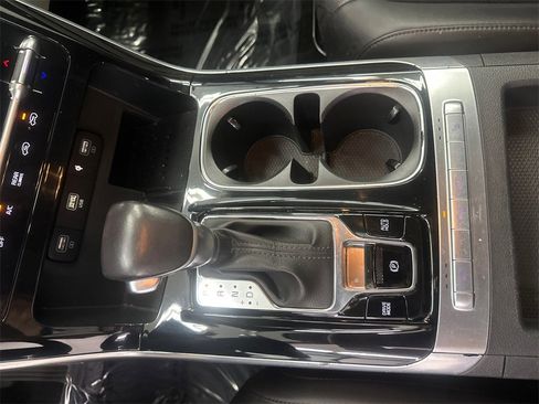 Used 2024 Kia Carnival EX image 32