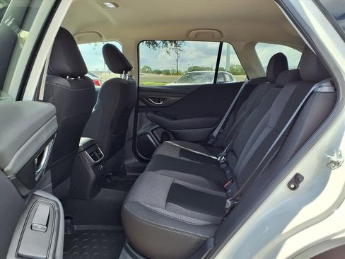 Used 2025 Subaru Outback Premium w/ Popular Package #1A image 5