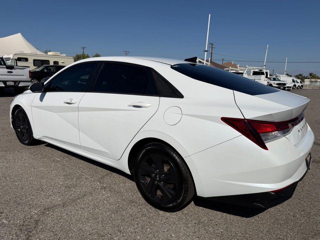 Used 2022 Hyundai Elantra SEL w/ Convenience Package FWD image 9