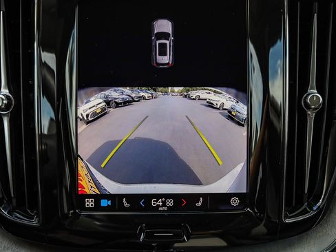 Used 2025 Volvo XC60 B5 Plus image 25