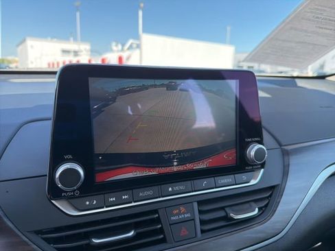Used 2025 Nissan Altima 2.5 SV FWD image 30