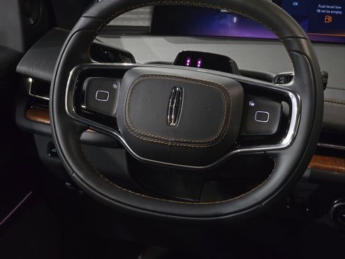 New 2025 Lincoln Navigator Black Label image 19