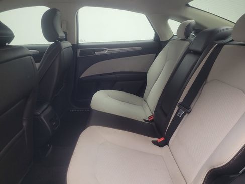 Used 2019 Ford Fusion SE w/ Equipment Group 151A FWD image 18