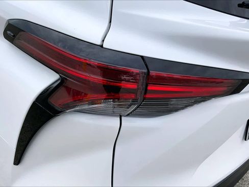 Used 2021 Toyota Sienna LE image 27