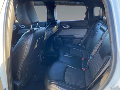 Used 2023 Jeep Compass Latitude image 13