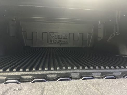 Used 2022 Chevrolet Silverado 1500 LT w/ Z71 Off-Road Package AWD/4WD image 7