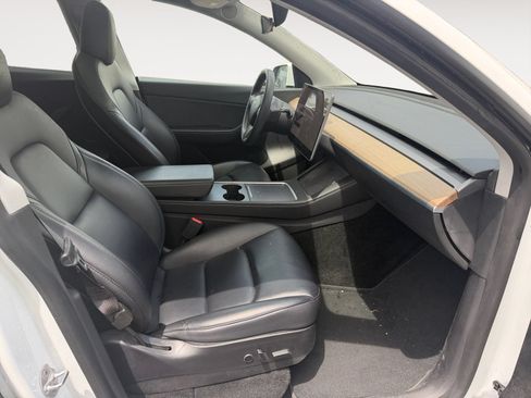 Used 2021 Tesla Model Y Long Range AWD/4WD image 15