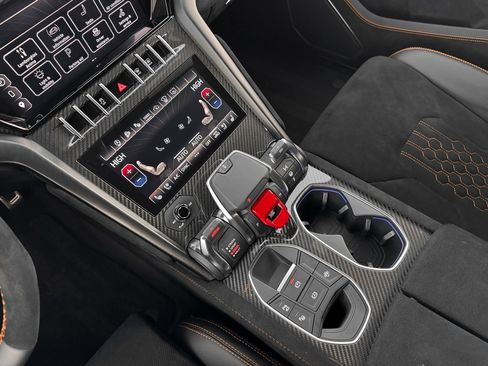 Used 2024 Lamborghini Urus Performante image 19