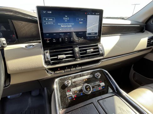 Used 2024 Lincoln Navigator Premiere image 27