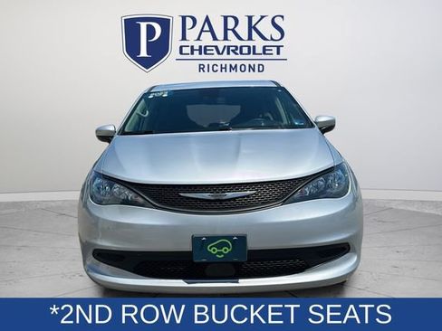Used 2023 Chrysler Voyager LX FWD image 2