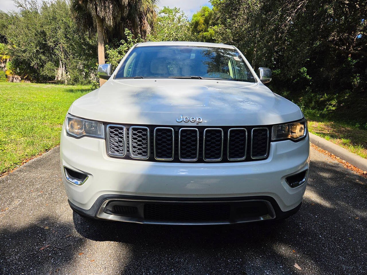 Used 2020 Jeep Grand Cherokee Limited w/ Luxury Group II RWD image 2