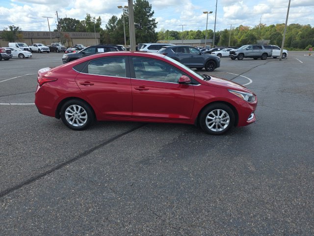 Used 2021 Hyundai Accent SEL FWD image 2