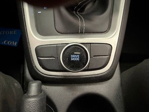 Used 2022 Hyundai Venue SEL image 29