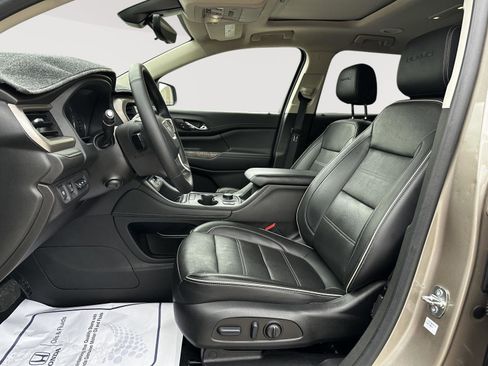 Used 2023 GMC Acadia Denali w/ Denali Ultimate Package FWD image 7