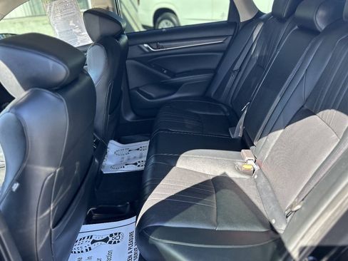 Used 2018 Honda Accord Touring image 18