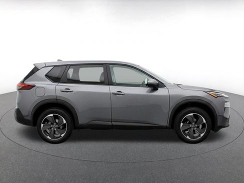 Used 2025 Nissan Rogue SV FWD image 13