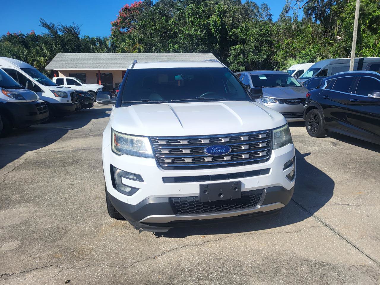 Used 2016 Ford Explorer XLT w/ Equipment Group 202A FWD image 4