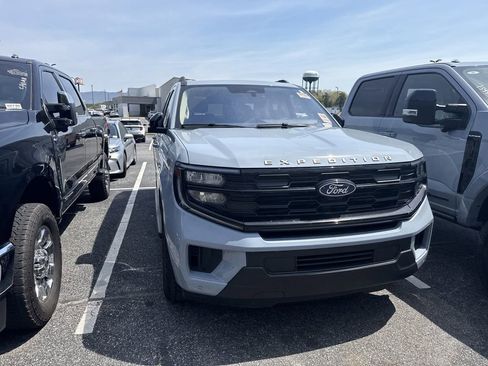 Used 2025 Ford Expedition Max Active image 3