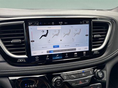 New 2026 Chrysler Pacifica Select image 13