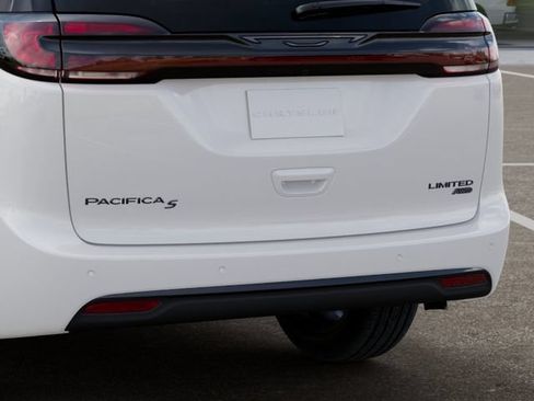 New 2027 Chrysler Pacifica Limited AWD/4WD image 13