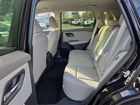 Used 2023 Nissan Rogue SV image 11