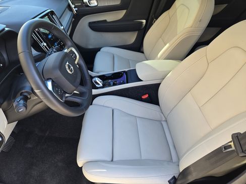 New 2025 Volvo XC40 B5 Ultra w/ Protection Package image 20