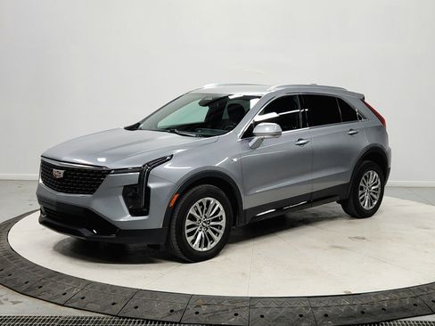Used 2024 Cadillac XT4 Premium Luxury image 3