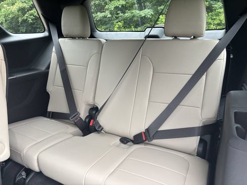 Used 2023 Chevrolet Traverse Premier FWD image 26