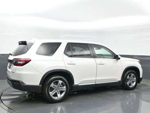 Certified 2025 Honda Pilot EX-L image 6