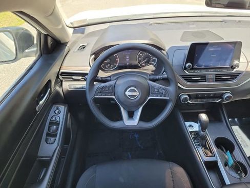 Used 2025 Nissan Altima 2.5 SV image 23