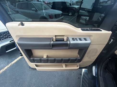 Used 2014 Ford F250 Lariat w/ Lariat Interior Package image 10