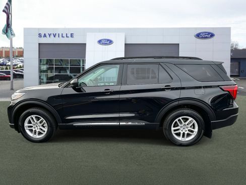Used 2025 Ford Explorer Active image 2