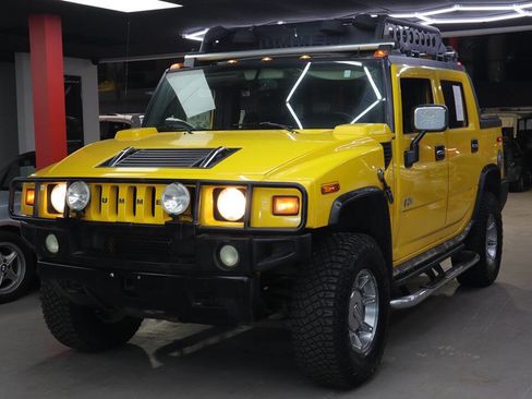 Used 2005 HUMMER H2 SUT w/ Preferred Equipment Group image 1