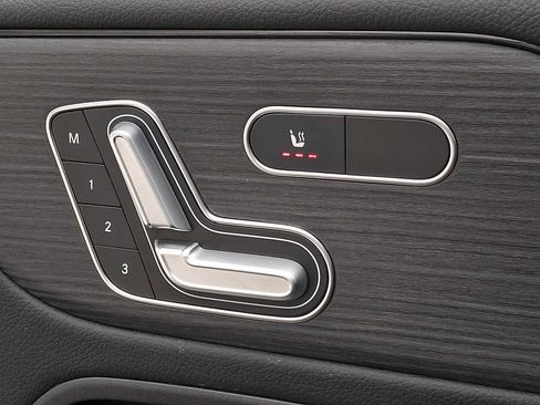 Used 2026 Mercedes-Benz GLB 250 4MATIC image 23