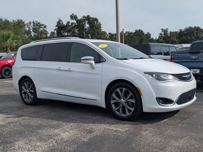 Used 2019 Chrysler Pacifica Limited w/ Tire & Wheel Group