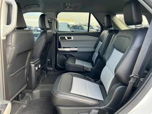Used 2023 Ford Explorer XLT w/ Equipment Group 202A image 5