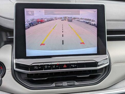 Used 2025 Jeep Compass Limited image 28